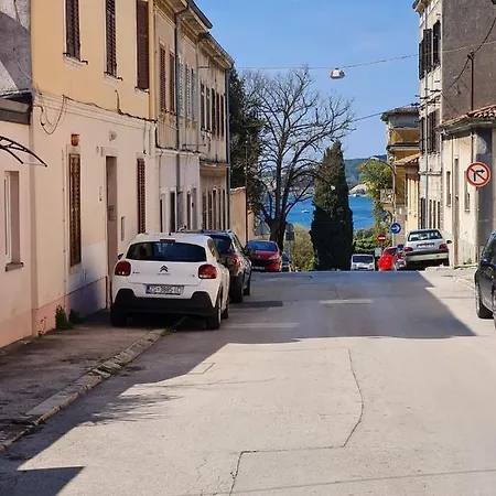 Apartamento Atraktivan Stan U Blizini Pulske Arene !! *