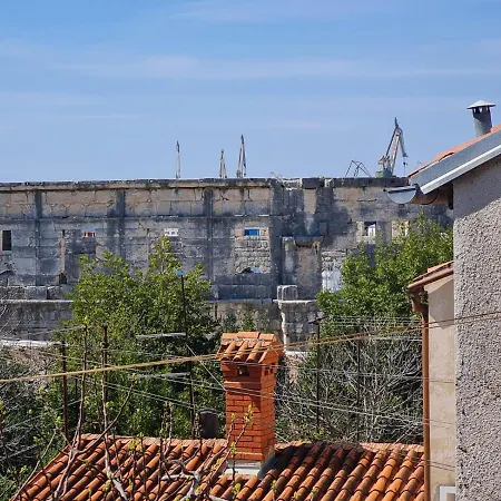 Atraktivan Stan U Blizini Pulske Arene !! Apartamento PUY