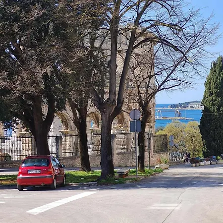 Atraktivan Stan U Blizini Pulske Arene !! Apartamento PUY