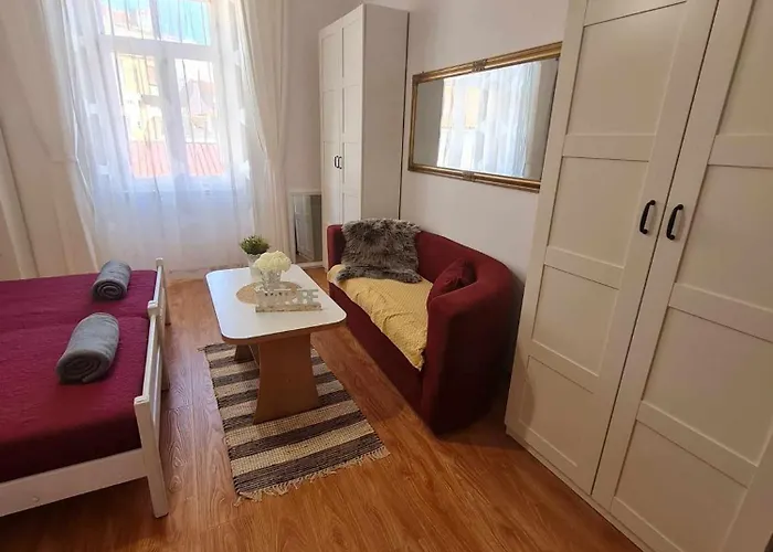 Arena - Atraktivan Stan!!! Pula